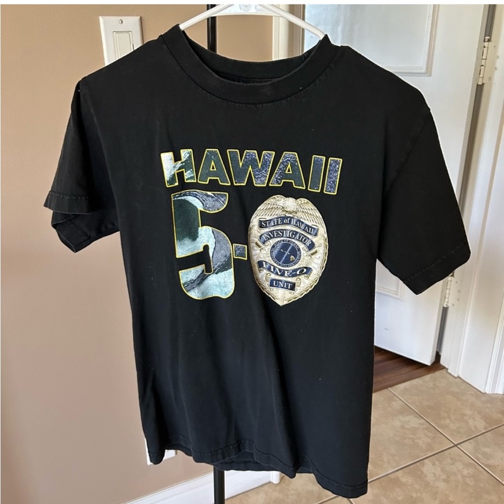7/$20 Hawaii 5O graphic tee size small